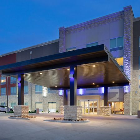 Holiday Inn Express & Suites Great Bend By Ihg Exteriér fotografie