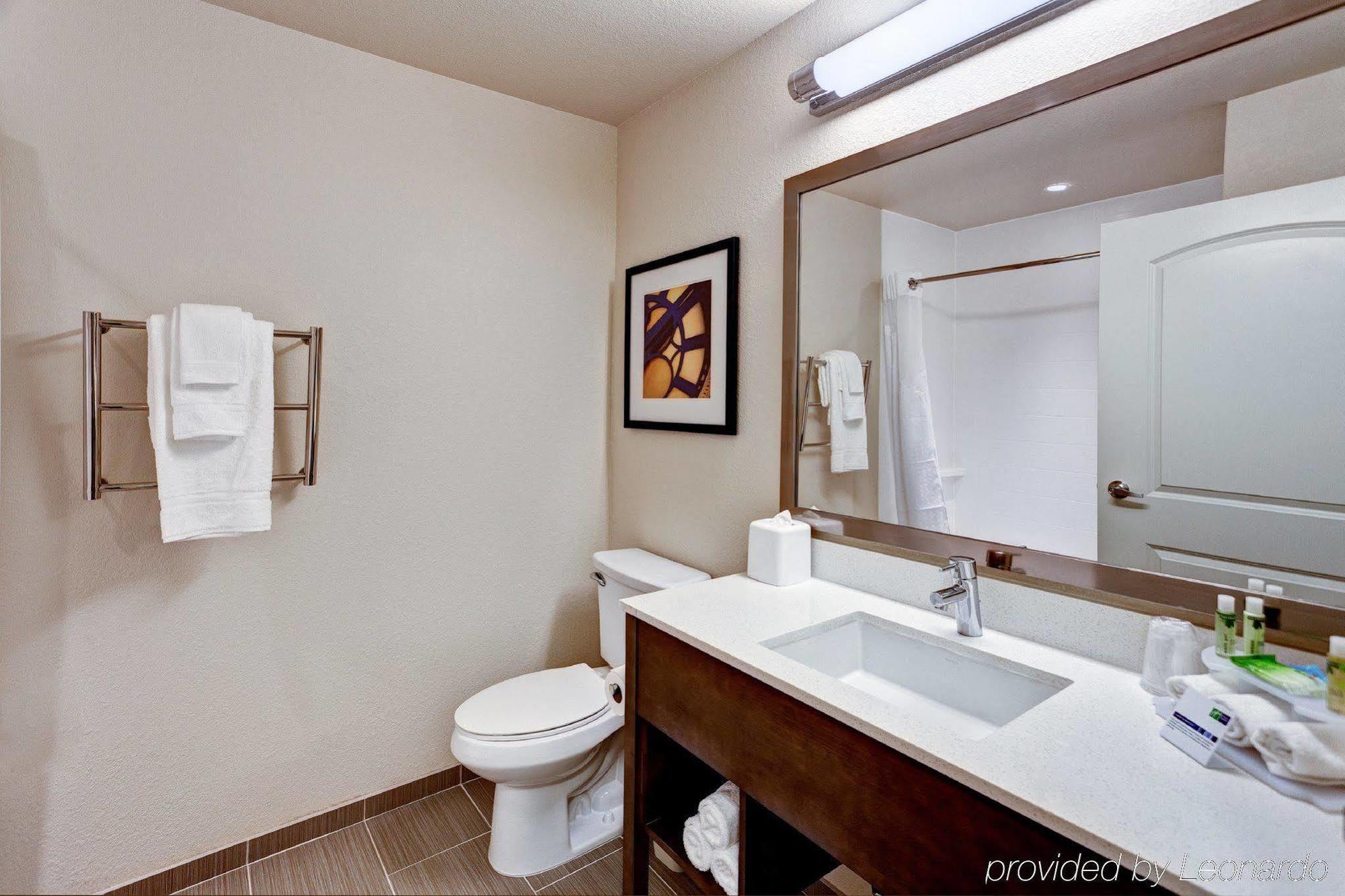 Holiday Inn Express & Suites Great Bend By Ihg Exteriér fotografie
