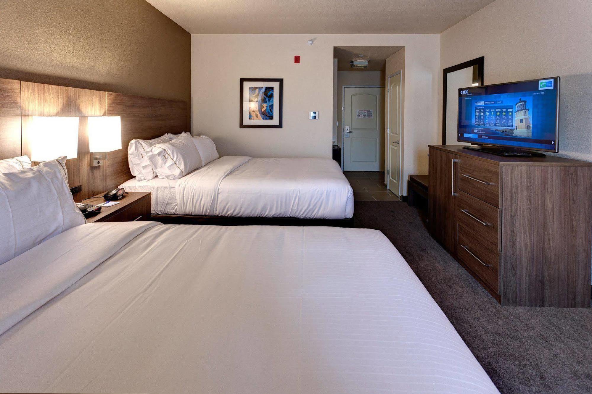 Holiday Inn Express & Suites Great Bend By Ihg Exteriér fotografie